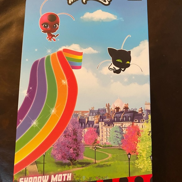 Brand New Shadow/Hawk Moth Vinyl Figure - Picture 4 of 8